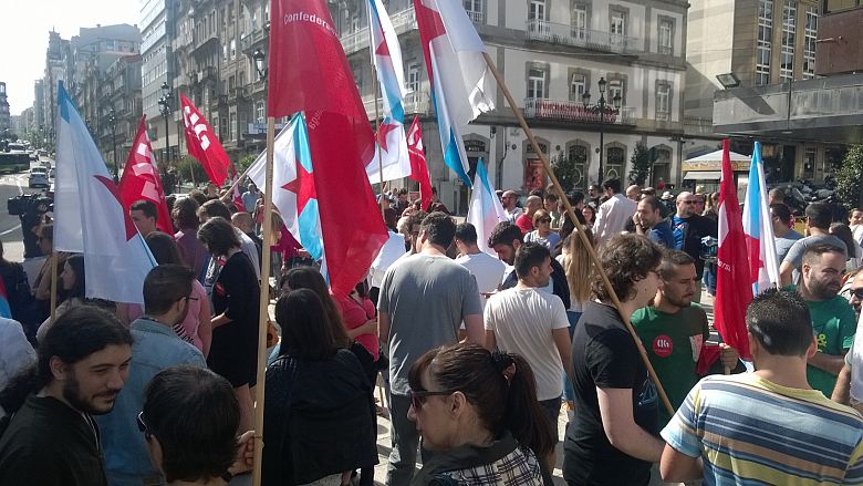 2016 07 11 FolgaCentrosChamadasConcentracionVigo02.jpg